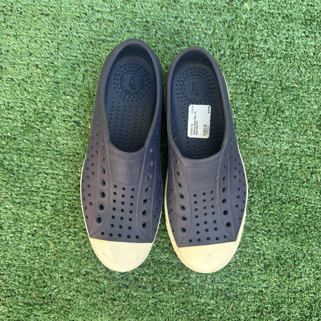 Native Blue Slip on Size M5/W7 (Youth 5)