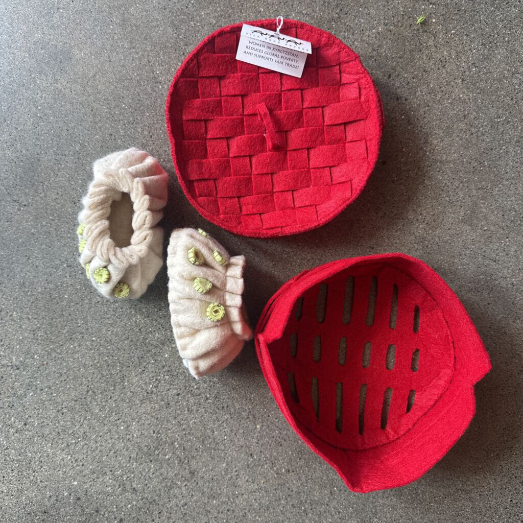 Uncommon Goods Little Dumpling Crib Shoes 6-12m *NEW*